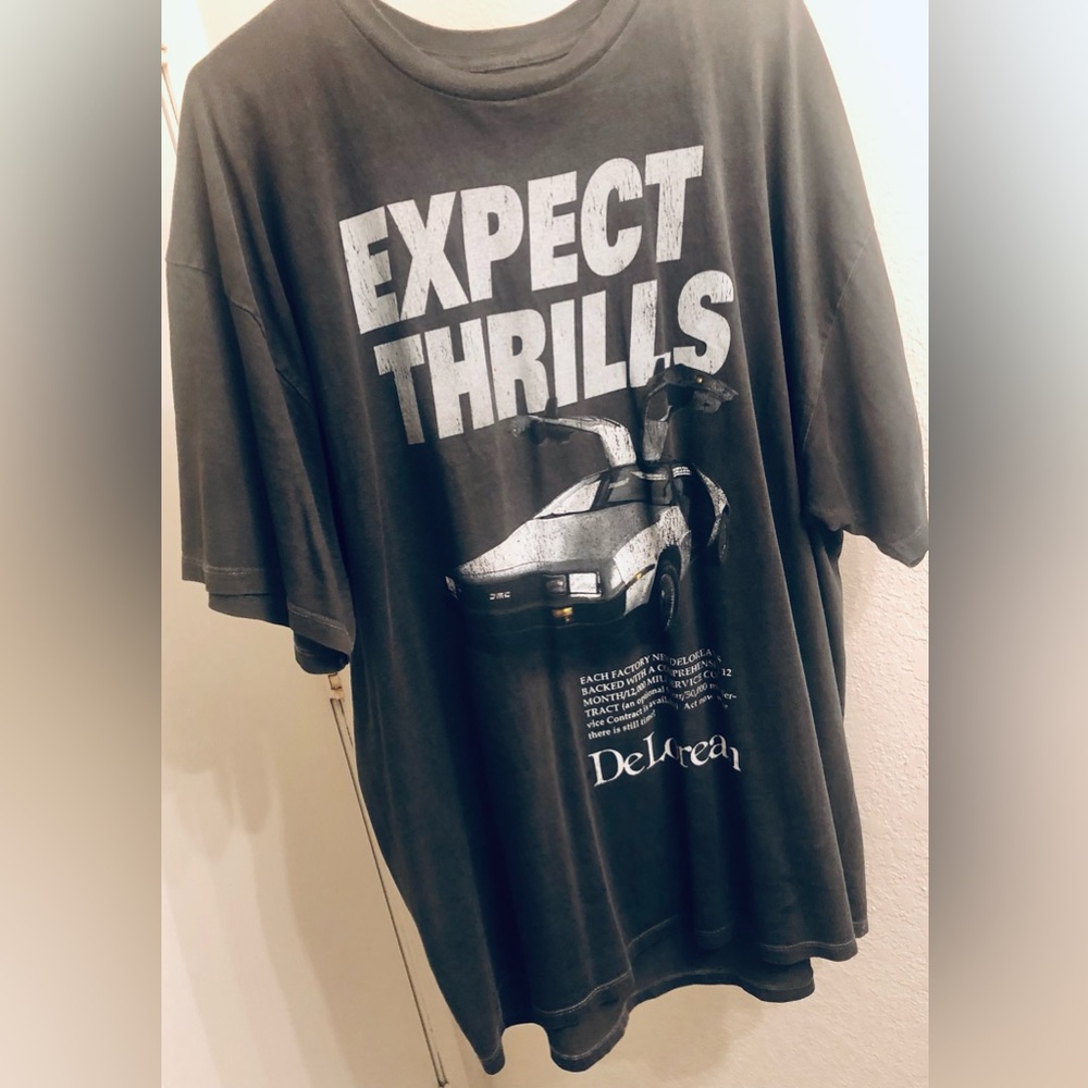 Expect Thrills Delorean Men's Graphic T-Shirt Fade Black Gray Back to the Future